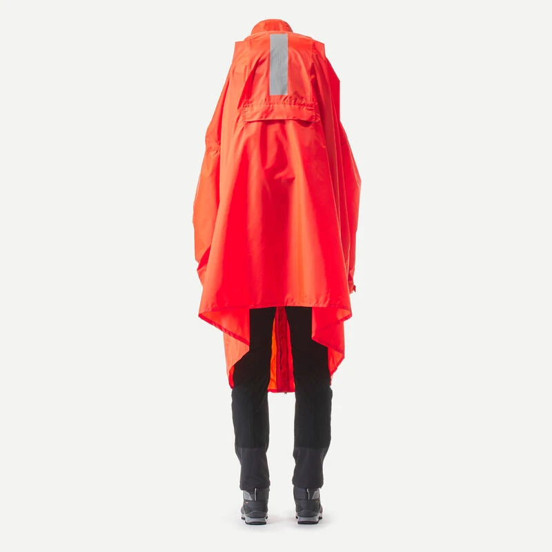 Quechua Poncho De Pluie De Randonnée - MT900 - 75L - Rouge - S/M 4 Quechua Poncho De Pluie De Randonnée - MT900 - 75L - Rouge - S/M – Image 4